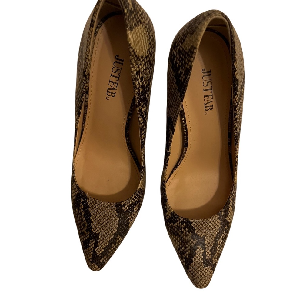 Pointed toe pump - Picture 2 of 3